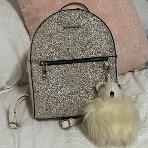 USED SMALL BACKPACK 🎒 CUTE 🥰